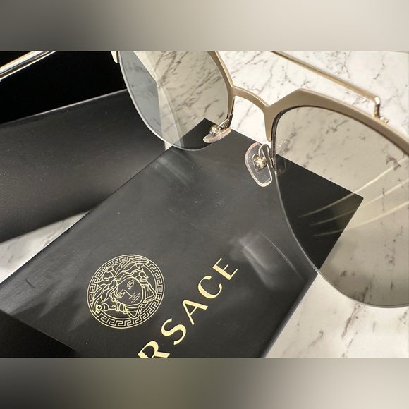 Versace sunglasses - Picture 4 of 7